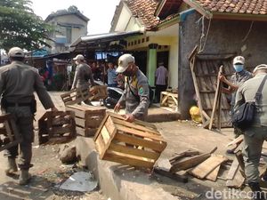 Aksi Petugas Satpol PP Tangerang Banting Pedagang Saat Penertiban