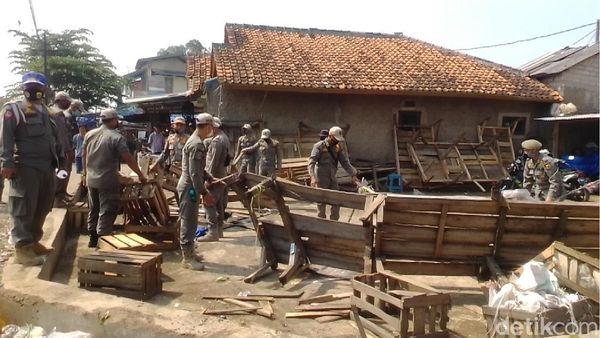 Ratusan PKL di Pasar Ciranjang Ditertibkan