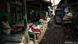 Sepi Suram Kampung di Semper Barat yang Lagi Lockdown