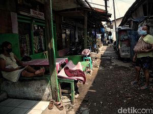 Sepi Suram Kampung di Semper Barat yang Lagi Lockdown