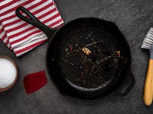 5 Tips Mudah Bersihkan Kerak Panci Membandel, Pakai Cuka hingga Soda!