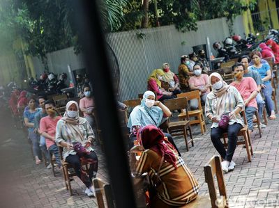 Zona Merah di Cilangkap Warga Divaksin Massal
