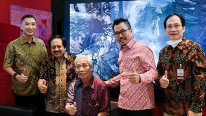 Warren Buffet Indonesia Bersua Bos Smartfren, Ada Sinyal Apa?
