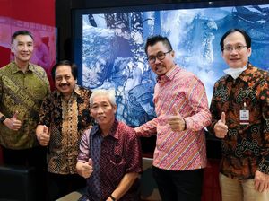 Warren Buffet Indonesia Bersua Bos Smartfren, Ada Sinyal Apa?