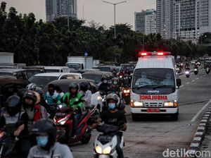 Deja Vu Antrean Ambulans Bawa Pasien Corona di Wisma Atlet Kemayoran Deja Vu Antrean Ambulans Bawa Pasien Corona di Wisma Atlet Kemayoran