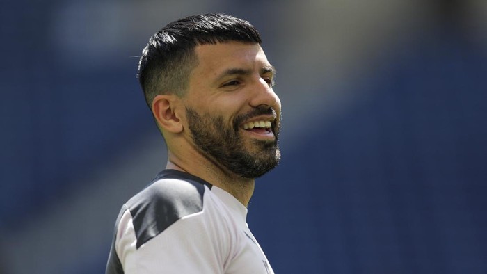 Manchester Citys Sergio Aguero works out with teammates during a training session ahead of the Champions League final match at the Dragao stadium in Porto, Portugal, Friday, May 28, 2021. Manchester City and Chelsea will play the Champions League final on Saturday. (AP Photo/Manu Fernandez)