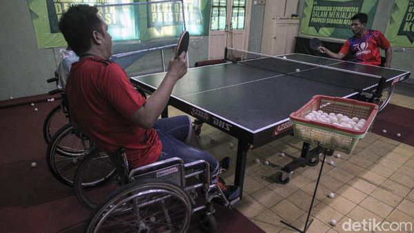 Aksi Latihan Atlet Tenis Meja Jelang Peparnas