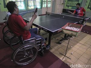 Aksi Latihan Atlet Tenis Meja Jelang Peparnas