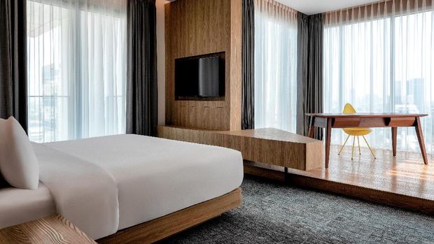 Kamar penthouse di Aloft South Jakarta.