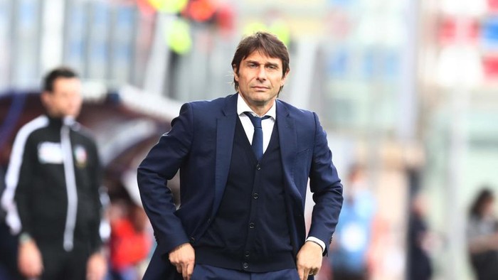 Antonio Conte Tolak Tottenham Hotspur karena...