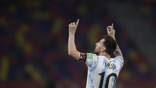 Argentina's Lionel Messi celebrates scoring his side's opening goal on a penalty kick during a qualifying soccer match against Chile for the FIFA World Cup Qatar 2022 in Santiago del Estero, Argentina, Thursday, June 3, 2021. (Juan Mabromata, Pool via AP)