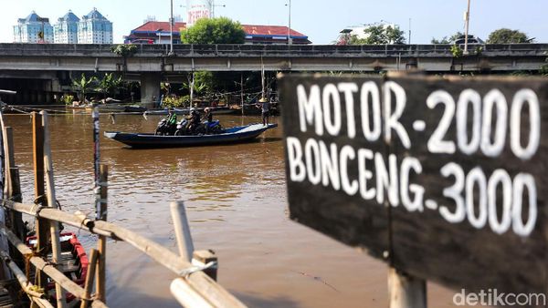 Bebas Macet, Perahu Eretan Jadi Primadona Warga Pinggiran Ibu Kota