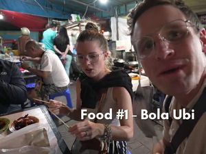 Komentar YouTuber Amerika-Afrika Saat Cicip Bola Ubi dan Serabi Durian