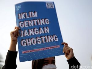 Deretan Poster Curhatan Para Aktivis di Hari Lingkungan Hidup Sedunia