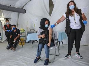 Vaksinasi di Kamp Migran Yunani Dimulai, Banyak Pengungsi Ragu Disuntik