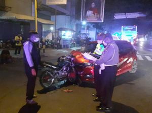 Adu Banteng Motor vs Mobil di Tulungagung, Satu Orang Tewas