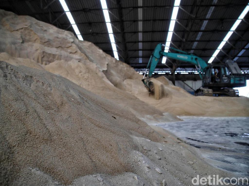 RI Kebanjiran Impor Raw Sugar, Komisi VII DPR Singgung Gula Empire!