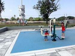 Menanti Waktu Berbuka di Alun-alun Paamprokan Pangandaran