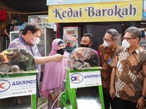 Menko Perekonomian Kunjungi Usaha Alumni Program Kartu Prakerja