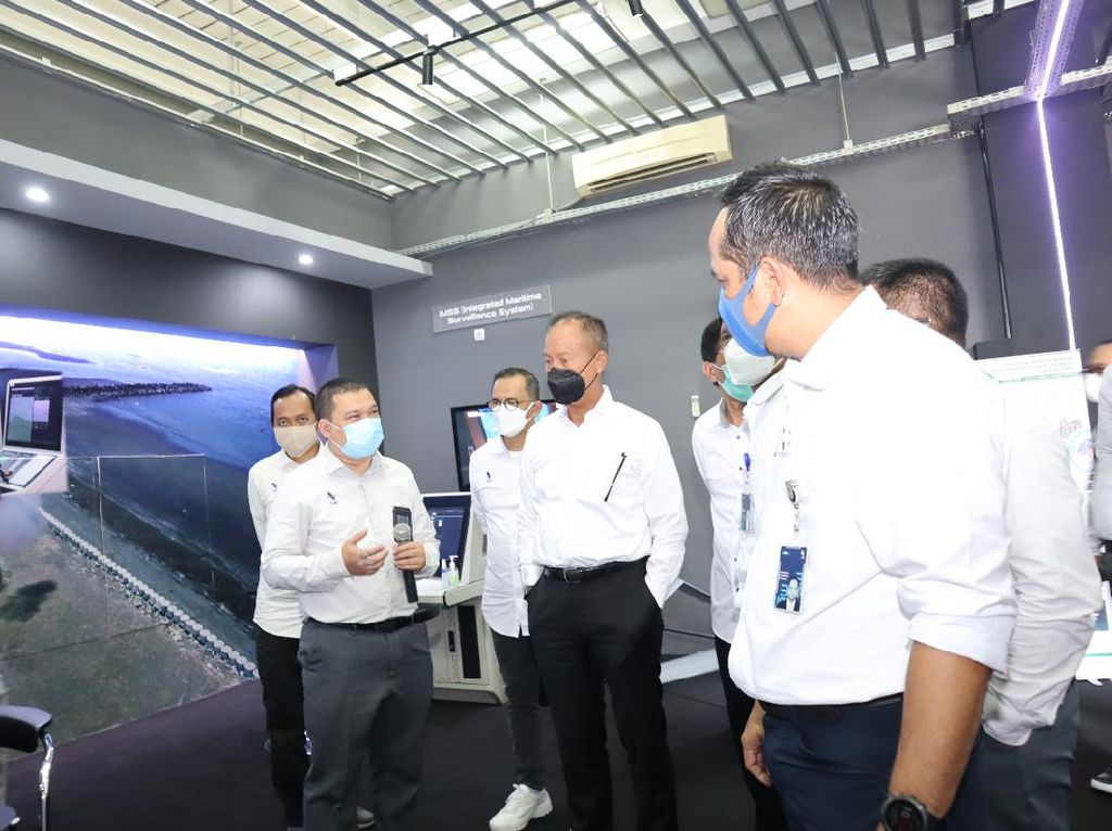 Menperin Minta PT Len Jadi Nakhoda Industri Alutsista Berbasis Elektronik Menperin Minta PT Len Jadi Nakhoda Industri Alutsista Berbasis Elektronik