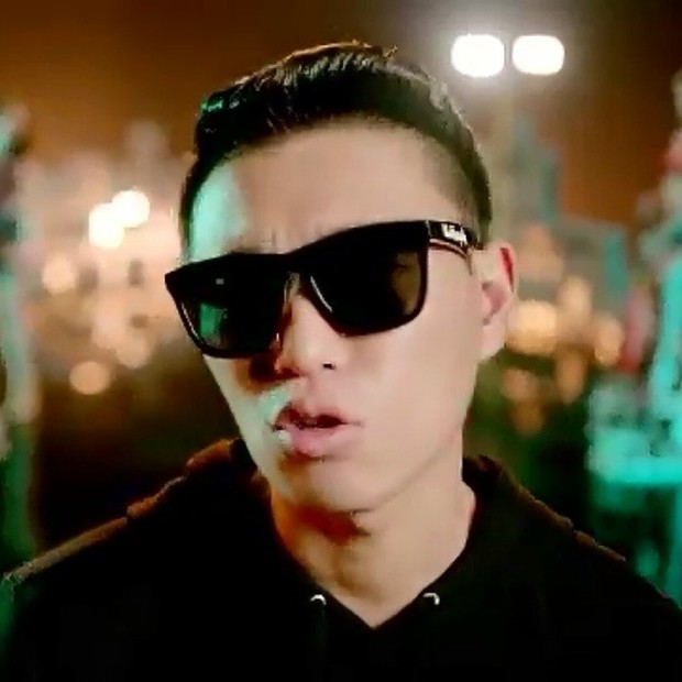 Gary tak lepas dari kontroversi video klip sensual, seperti pada lagunya yang berjudul Shower Later.