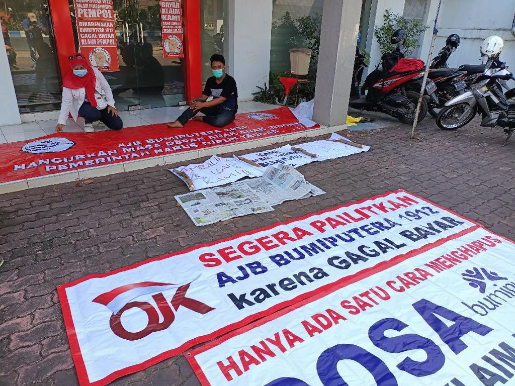 Nasabah Bumiputera di Probolinggo Protes Klaim Asuransinya Tak Kunjung Cair Nasabah Bumiputera di Probolinggo Protes Klaim Asuransinya Tak Kunjung Cair