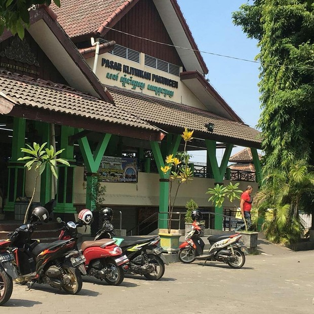 Pasar Klithikan Pakuncen