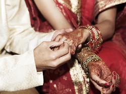 Viral Wanita Bawa Polisi Datangi Suami yang Menikah Lagi, Endingnya...