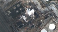 Potret Udara Kilang Minyak Iran yang Terbakar