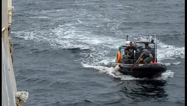 Proses Penyelamatan Nelayan di Perairan Belawan