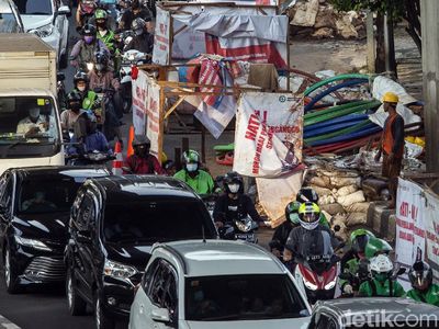Proyek Galian Tak Kunjung Rampung, Begini Macetnya Jalan Tendean