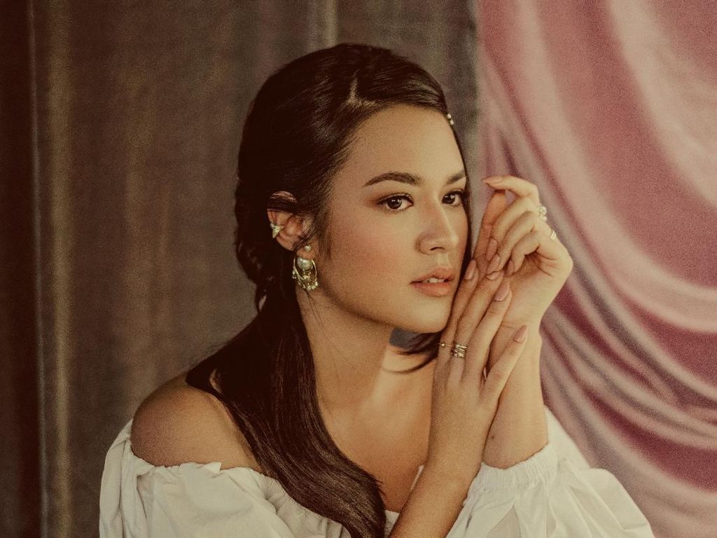 Raisa Sudah Lama Impikan Kemenangan Albumnya di AMI Awards Raisa Sudah Lama Impikan Kemenangan Albumnya di AMI Awards