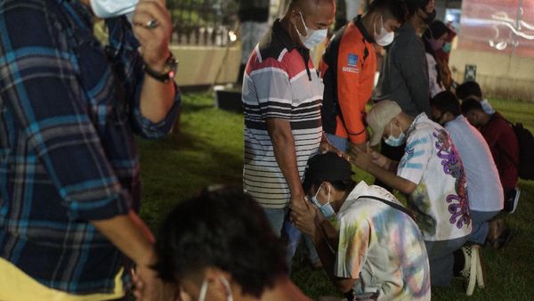 Momen Pelajar yang Terjaring Razia Sungkem ke Ortu