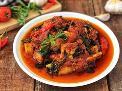 Resep Pembaca : Ayam Woku Manado yang Pedas Nendang
