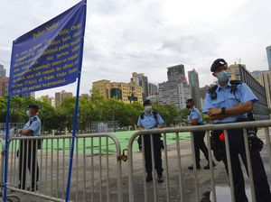 Ribuan Polisi Siaga Jelang Peringatan Tragedi Tiananmen di Hong Kong Ribuan Polisi Siaga Jelang Peringatan Tragedi Tiananmen di Hong Kong