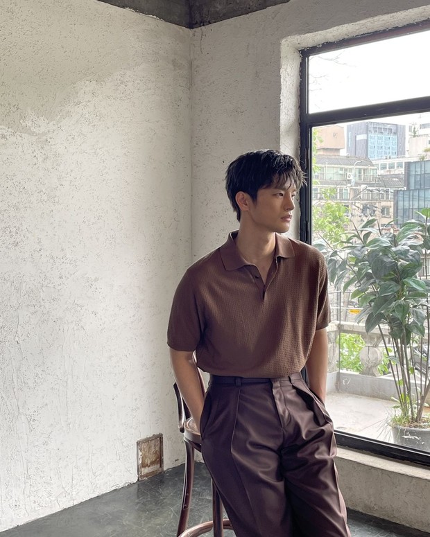 Seo In Guk berpose cool penuh pesona/instagram.com/seo_cccc