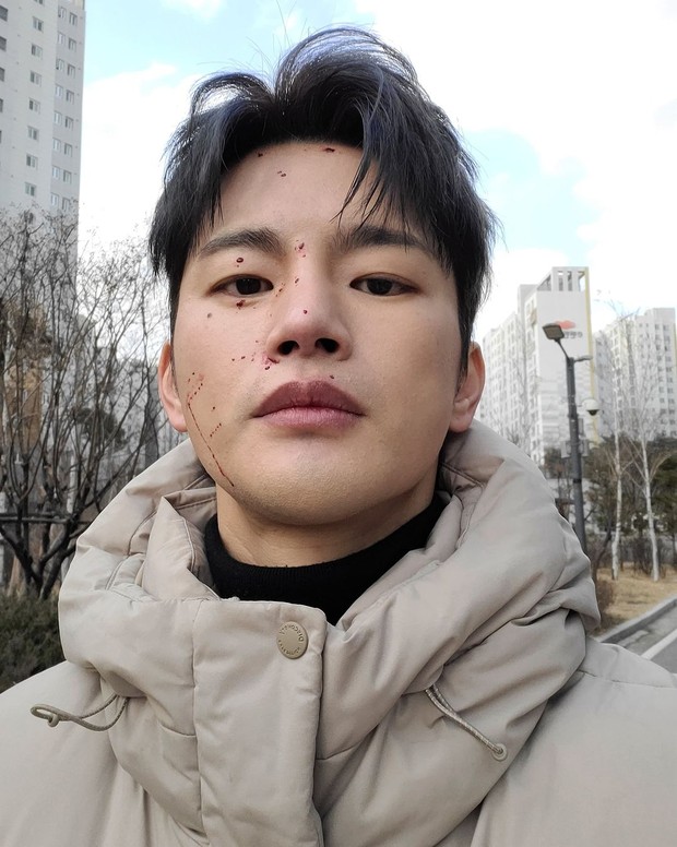 Seo In Guk selfie berlatarkan jalanan/instagram.com/seo_cccc