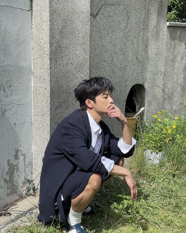 Seo In Guk pose tak sadar kamera/instagram.com/seo_cccc