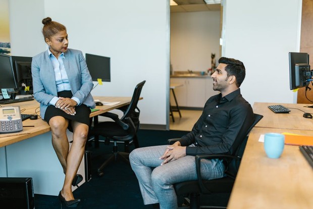 Si pemberi pujian palsu