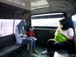 DKI Batal Pisahkan Kursi Pria-Wanita di Angkot, PAN Usul Ada Tombol Alarm