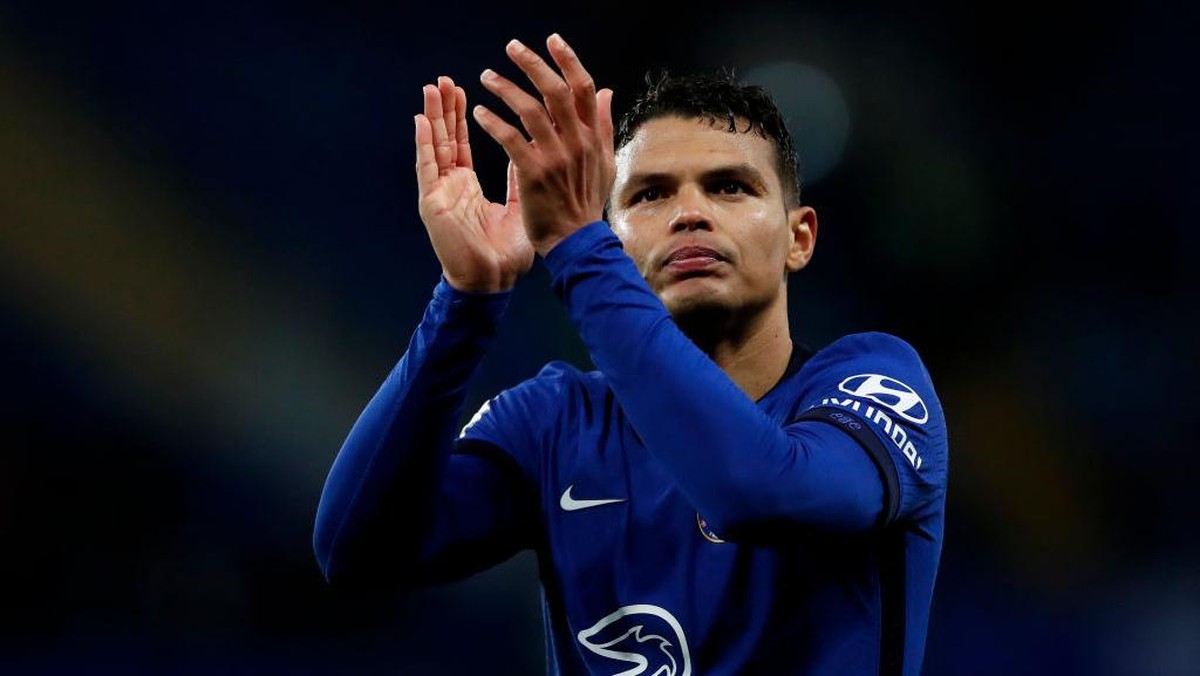 Thiago Silva lanjut di Chelsea musim depan. Foto: Getty Images/Peter Cziborra - Pool
