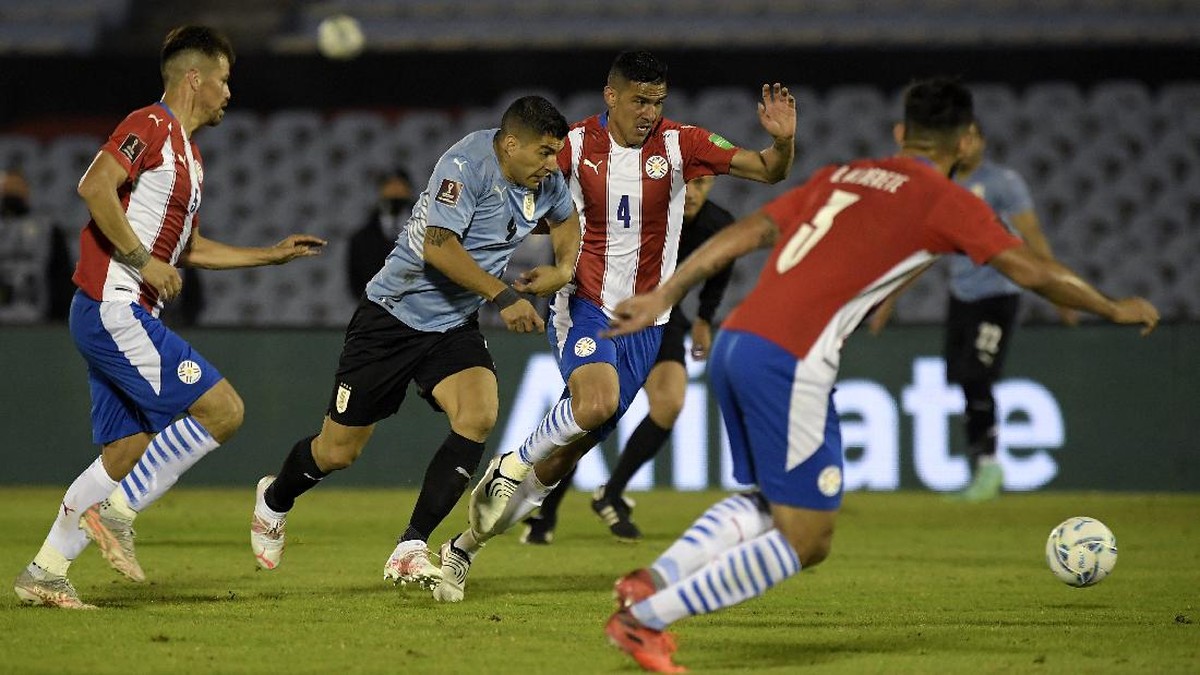 Uruguay vs Paraguay berakhir imbang 0-0 di Kualifikasi Piala Dunia 2022. (Foto: Getty Images/Sandro Pereyra)