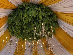 Saat Gang Sempit Disulap Jadi Lokasi Pernikahan dengan Dekor Mewah di Kediri