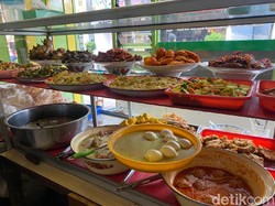 Nggak Heran Warteg Satu Ini Jadi Dambaannya Anak Kost!