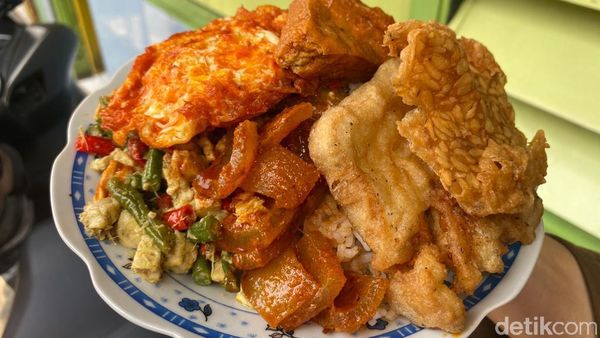 Ada 50 Lauk Lebih di Warteg Murah dan Enak yang Satu Ini