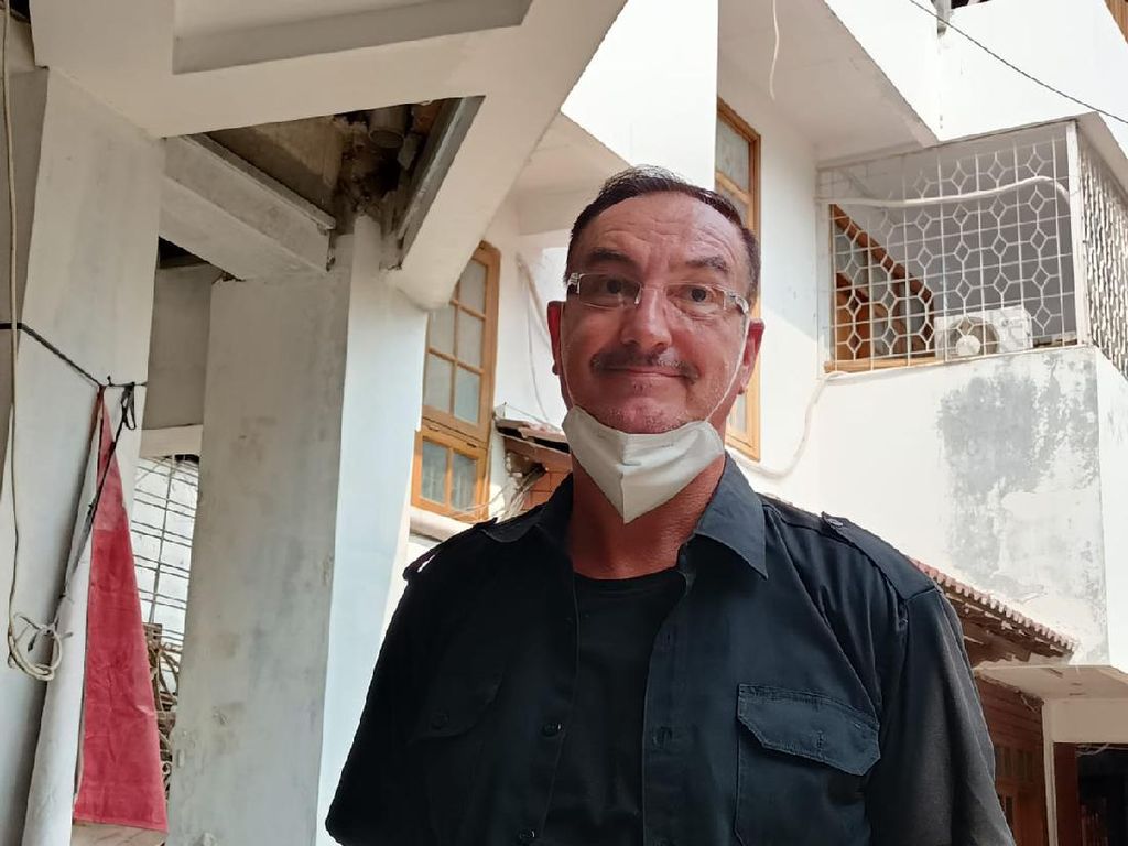 WN Belanda Buka Suara soal Tuduhan Serobot Lahan Tetangga di Jakbar WN Belanda Buka Suara soal Tuduhan Serobot Lahan Tetangga di Jakbar