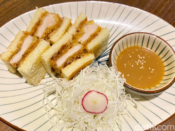 Renyah Juicy Sandwich ala Jepang Isi Beef Katsu