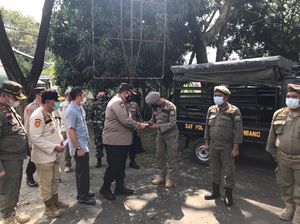 Tangkap Penusuk Polisi di Palembang, 3 Petugas Satpol PP Dapat Penghargaan Tangkap Penusuk Polisi di Palembang, 3 Petugas Satpol PP Dapat Penghargaan