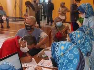 Jalani Vaksinasi, Lansia Sukabumi: Ikhtiar Lawan COVID-19