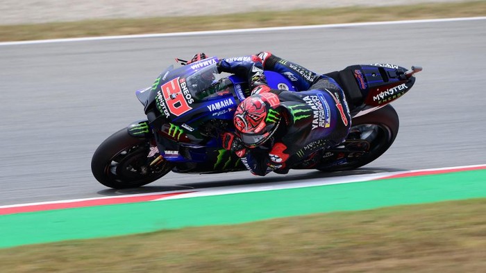 Fabio Quartararo belum puas dengan kecepatan motornya. (Foto: AFP/LLUIS GENE) Fabio Quartararo belum puas dengan kecepatan motornya. (Foto: AFP/LLUIS GENE)